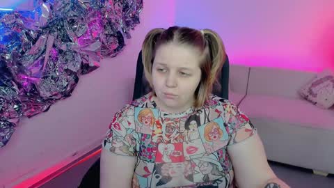 Snapshot of sladadeew chatting on 01-08-25, 09:00 Slada Deew online show from 01-08-25, 09:00