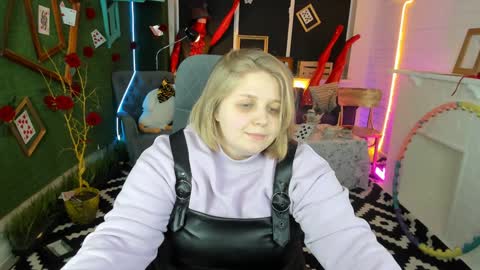 Snapshot of sladadeew chatting on 01-10-25, 01:31 Slada Deew online show from 01-10-25, 01:31