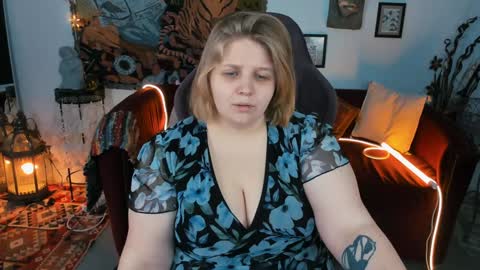 Snapshot of sladadeew chatting on 01-12-25, 01:05 Slada Deew online show from 01-12-25, 01:05