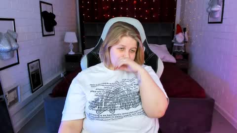 Snapshot of sladadeew chatting on 01-13-25, 12:13 Slada Deew online show from 01-13-25, 12:13