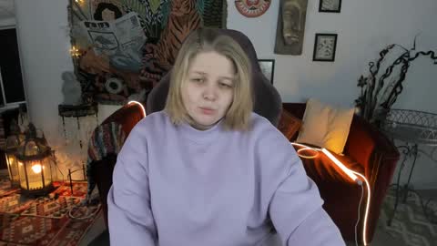 Snapshot of sladadeew chatting on 01-14-25, 09:02 Slada Deew online show from 01-14-25, 09:02