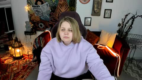 Snapshot of sladadeew chatting on 01-14-25, 12:03 Slada Deew online show from 01-14-25, 12:03