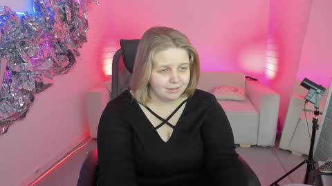 Snapshot of sladadeew chatting on 01-15-25, 09:02 Slada Deew online show from 01-15-25, 09:02