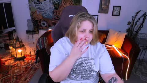 Snapshot of sladadeew chatting on 01-18-25, 09:02 Slada Deew online show from 01-18-25, 09:02