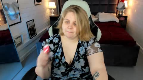 Snapshot of sladadeew chatting on 01-29-25, 09:01 Slada Deew online show from 01-29-25, 09:01