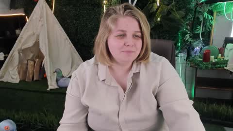 Snapshot of sladadeew chatting on 01-30-25, 12:06 Slada Deew online show from 01-30-25, 12:06