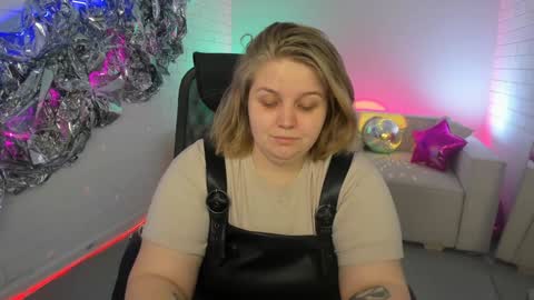 Snapshot of sladadeew chatting on 02-02-25, 08:57 Slada Deew online show from 02-02-25, 08:57