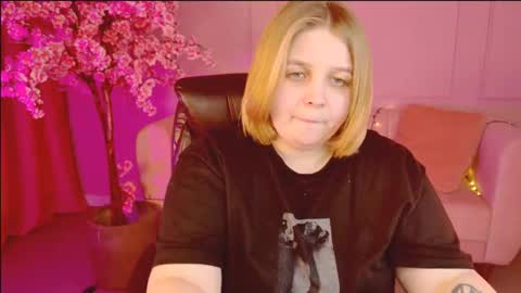 Snapshot of sladadeew chatting on 02-03-25, 12:03 Slada Deew online show from 02-03-25, 12:03