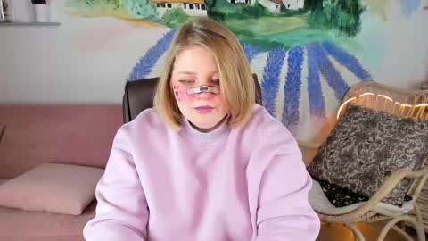 Snapshot of sladadeew chatting on 02-12-25, 12:12 Slada Deew online show from 02-12-25, 12:12