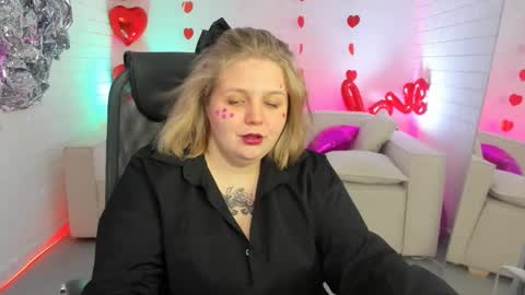 Snapshot of sladadeew chatting on 02-15-25, 12:22 Slada Deew online show from 02-15-25, 12:22