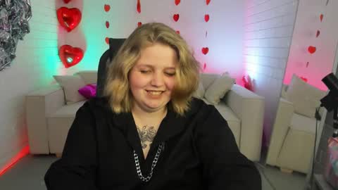 Snapshot of sladadeew chatting on 02-19-25, 03:49 Slada Deew online show from 02-19-25, 03:49