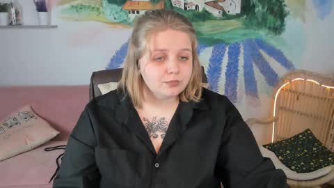 Snapshot of sladadeew chatting on 02-26-25, 04:24 Slada Deew online show from 02-26-25, 04:24