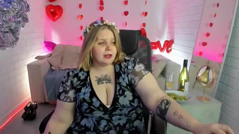 Snapshot of sladadeew chatting on 03-08-25, 12:30 Slada Deew online show from 03-08-25, 12:30