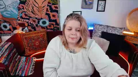 Snapshot of sladadeew chatting on 09-13-25, 05:18 Slada Deew online show from 09-13-25, 05:18