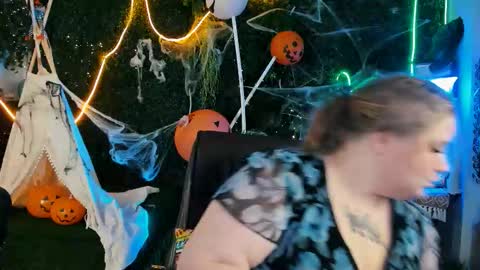 Snapshot of sladadeew chatting on 10-17-25, 05:21 Slada Deew online show from 10-17-25, 05:21