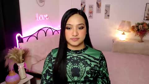 Snapshot of slave_amanda69 chatting on 11-16-25, 02:44 Queen Cyrine online show from 11-16-25, 02:44