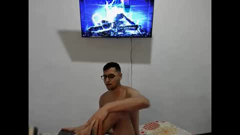 Snapshot of slayer19tm chatting on 10-19-25, 01:17 slayer19tm online show from 10-19-25, 01:17
