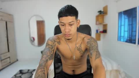 Snapshot of slim_master12 chatting on 09-10-25, 11:43 slim_master12 online show from 09-10-25, 11:43