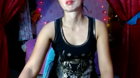 Snapshot of slimlady2023 chatting on 12-12-24, 10:45 Anna online show from 12-12-24, 10:45