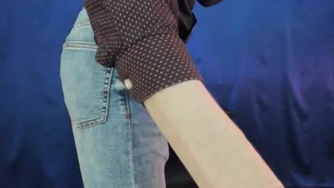 slippery thighs online show from 12-17-25, 04:02