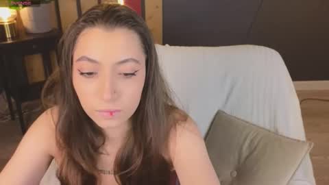 Snapshot of slow_flower chatting on 10-22-25, 12:27 Emilia online show from 10-22-25, 12:27