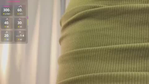 Snapshot of slow_flower chatting on 10-30-25, 12:28 Emilia online show from 10-30-25, 12:28