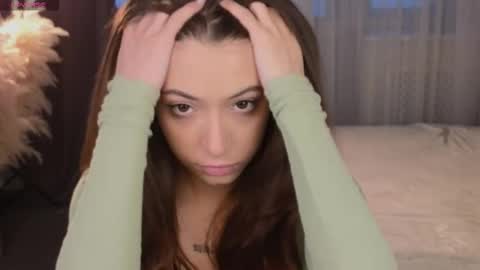 Snapshot of slow_flower chatting on 11-25-25, 12:27 Emilia online show from 11-25-25, 12:27