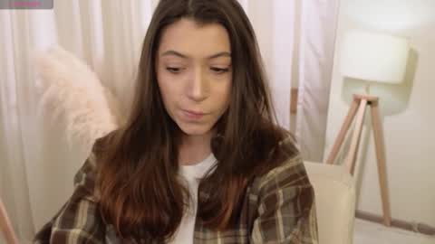 Snapshot of slow_flower chatting on 11-28-25, 12:08 Emilia online show from 11-28-25, 12:08