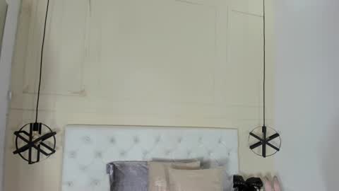 Snapshot of slut_milf1_ chatting on 12-30-24, 05:23 Luna online show from 12-30-24, 05:23