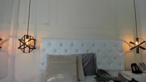 Snapshot of slut_milf1_ chatting on 01-15-25, 07:23 Luna online show from 01-15-25, 07:23
