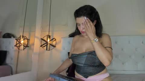 Snapshot of slut_milf1_ chatting on 02-24-25, 07:52 Luna online show from 02-24-25, 07:52