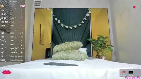 Snapshot of slut_milf4u chatting on 02-16-25, 05:37 Paola online show from 02-16-25, 05:37
