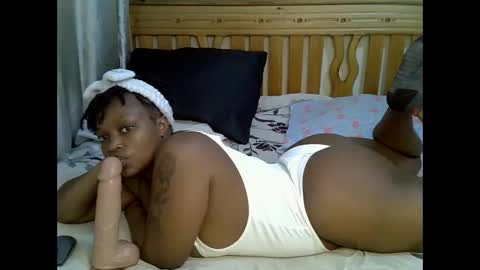 Snapshot of sluttydevil6 chatting on 09-15-25, 01:38 sluttydevil6 online show from 09-15-25, 01:38