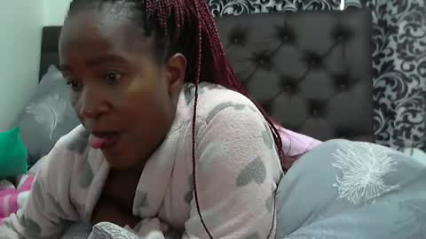 sluttylaura18 online show from 02-17-25, 07:37