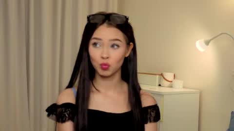 Lily online show from 10-10-25, 01:32