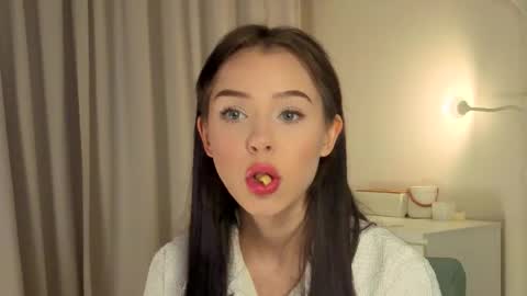 Lily online show from 11-05-25, 01:22