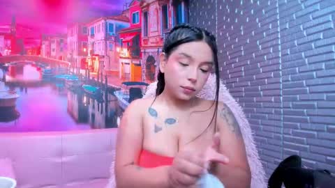 Mariana Torres online show from 10-18-25, 02:07