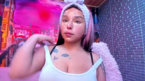 Mariana Torres online show from 10-21-25, 01:45