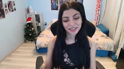 small_horny_girl online show from 12-17-25, 07:36