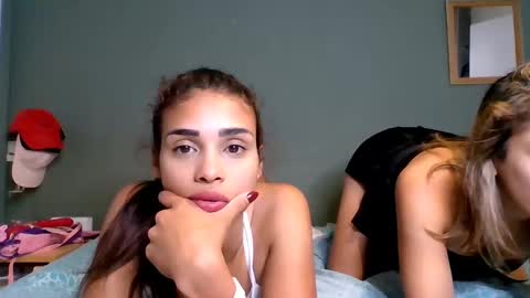 Snapshot of smallparismodel chatting on 12-17-24, 04:32 babyana online show from 12-17-24, 04:32