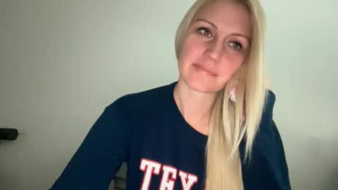 Snapshot of smexxii93 chatting on 11-26-25, 06:20 smexxii93 online show from 11-26-25, 06:20