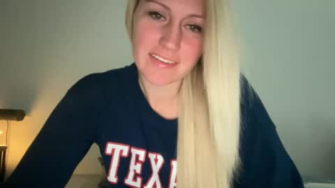 Snapshot of smexxii93 chatting on 12-18-25, 03:51 smexxii93 online show from 12-18-25, 03:51