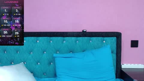 smile_cute_fox online show from 11-18-25, 12:42