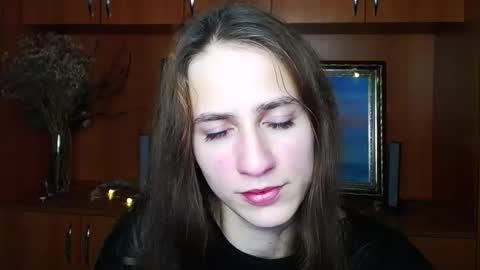 Snapshot of smilequeen_3 chatting on 12-17-25, 01:28 Charlotte online show from 12-17-25, 01:28