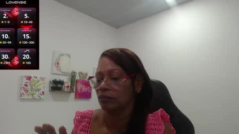 Snapshot of smilet_milf chatting on 10-12-25, 12:59 Smileth online show from 10-12-25, 12:59