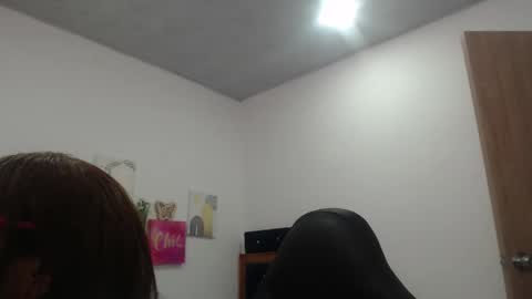 Snapshot of smilet_milf chatting on 10-15-25, 02:06 Smileth online show from 10-15-25, 02:06