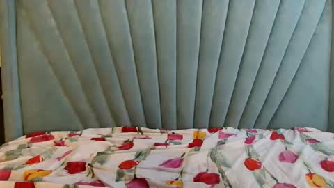 smiley_berry online show from 12-19-25, 04:19