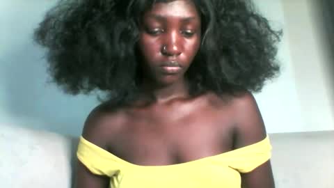 Snapshot of smileykesh chatting on 09-15-25, 06:41 smileykesh online show from 09-15-25, 06:41