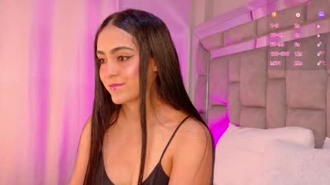 Snapshot of smiling__girl chatting on 02-16-26, 05:09 online show from 02-16-26, 05:09