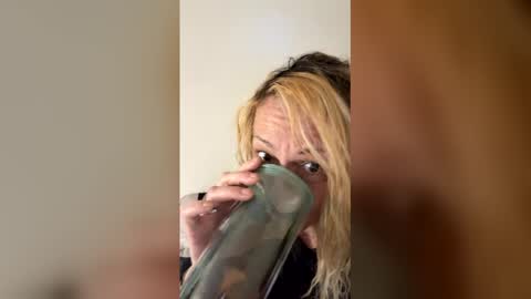 Snapshot of smittenkitten808 chatting on 04-05-26, 04:37 smittenkitten808 online show from 04-05-26, 04:37